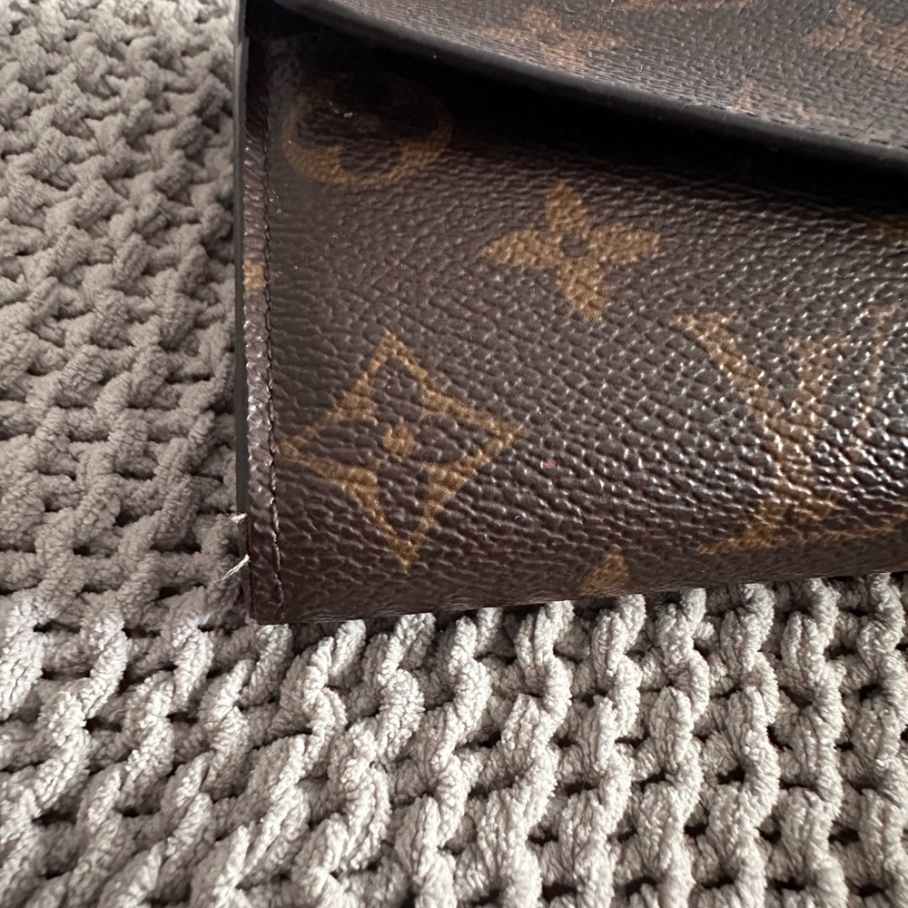 Authentic Louis Vuitton Sarah Wallet in Monogram with Fuschia interior - Picture 14 of 16